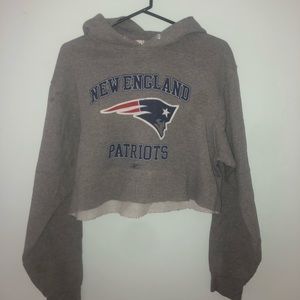 NEW ENGLAND PATRIOTS CROPPED SWEATSHIRT
